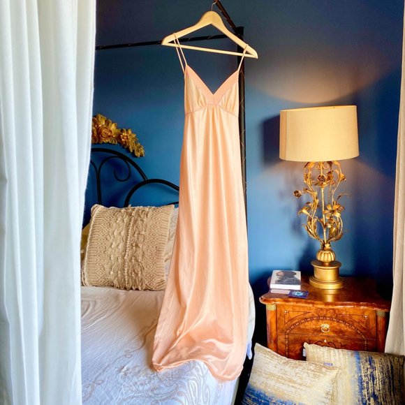 Vintage Other - Vintage 70s Peach and Lavender Nightgown